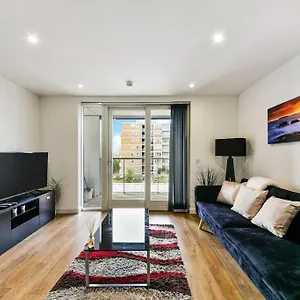 https://amazing-2-bed-2-bath-flat-in-canary-wharf.cambridgehotelsuk.com